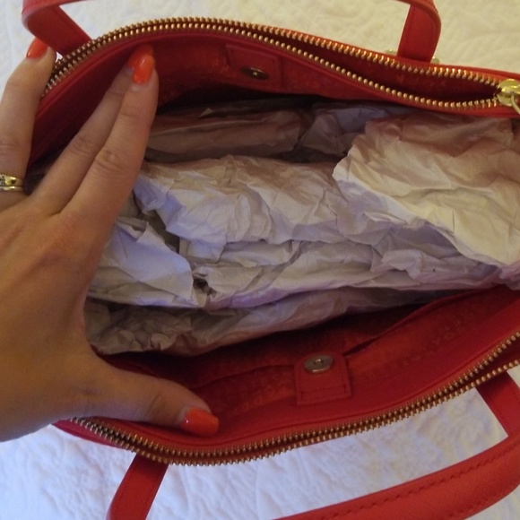 Sold! Kate spade red Alyse Wilson road purse - Picture 8 of 8